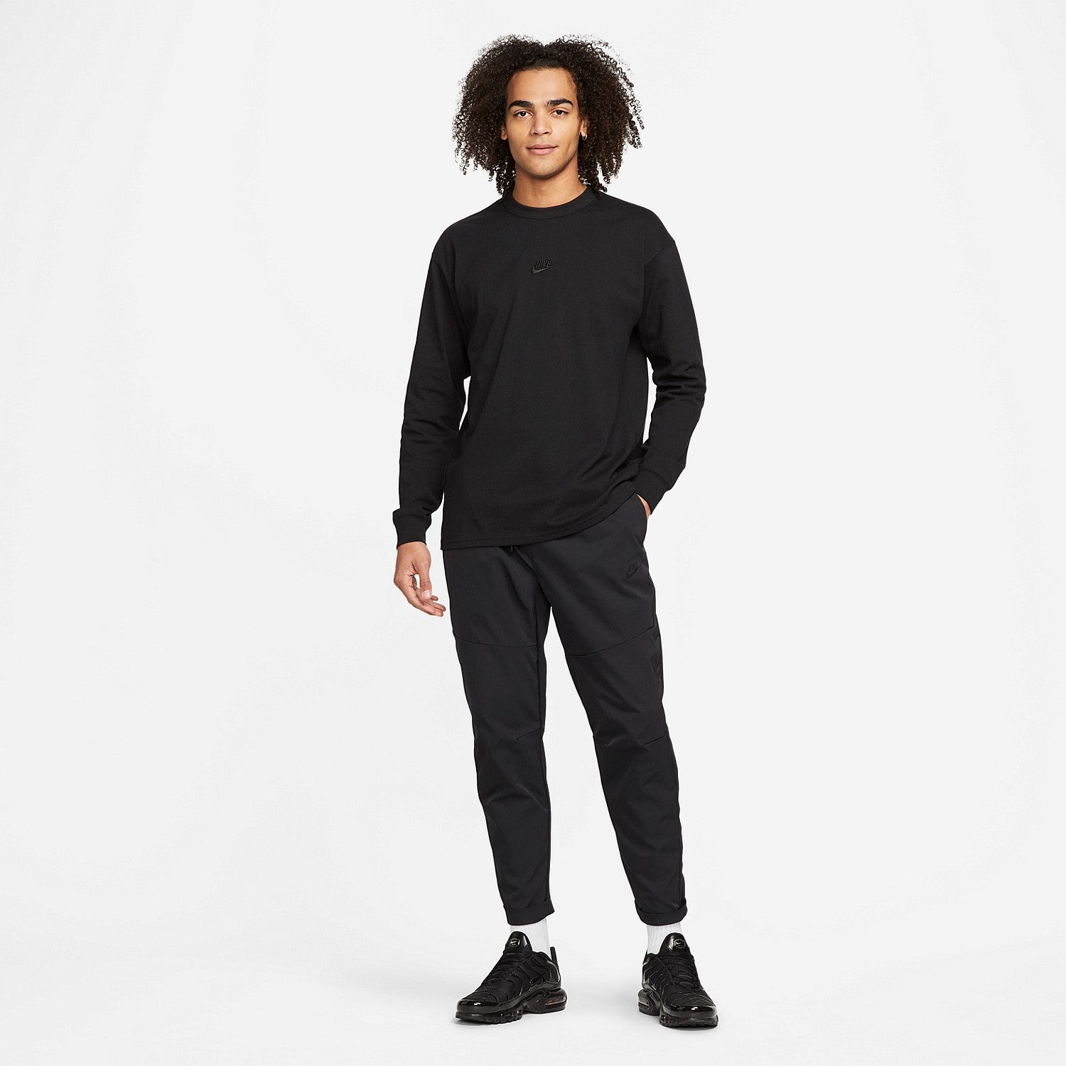 Sportswear Premium Essentials Long-Sleeve Tee