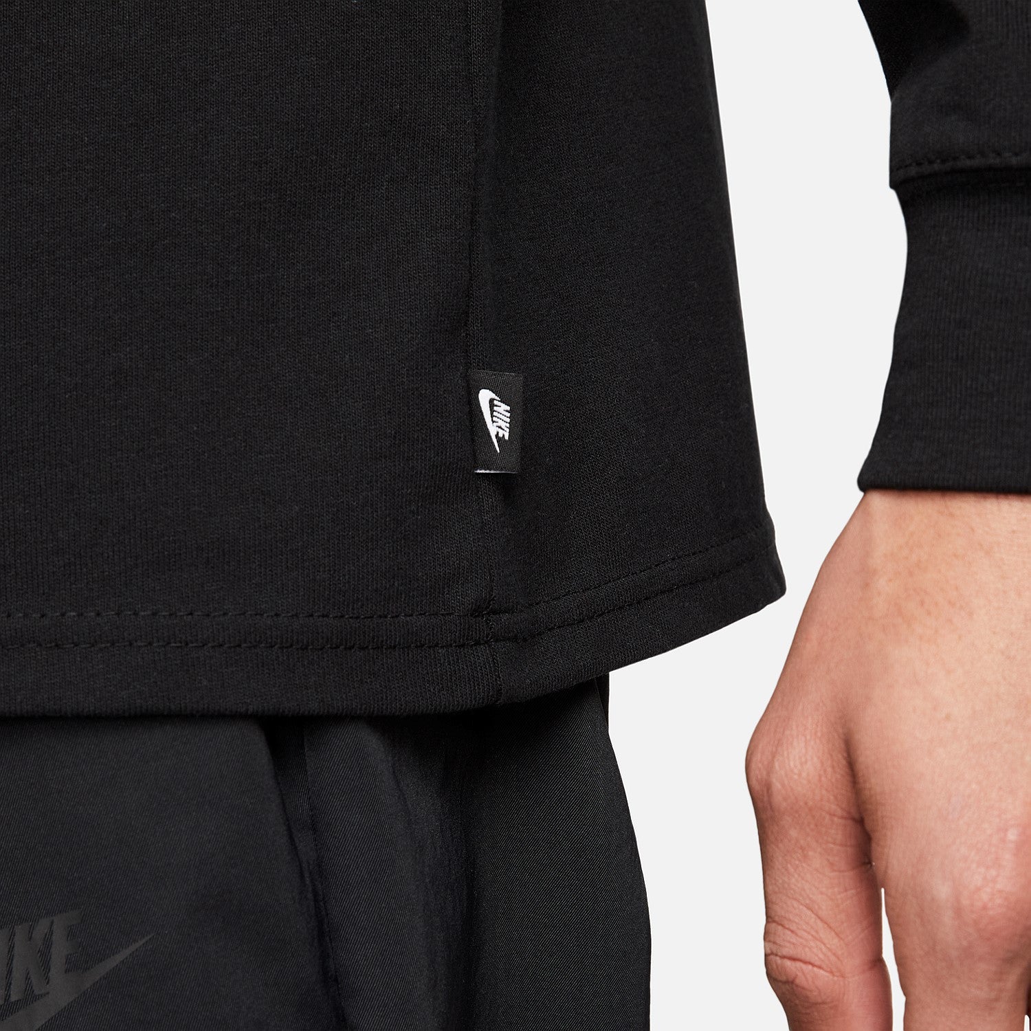Sportswear Premium Essentials Long-Sleeve Tee
