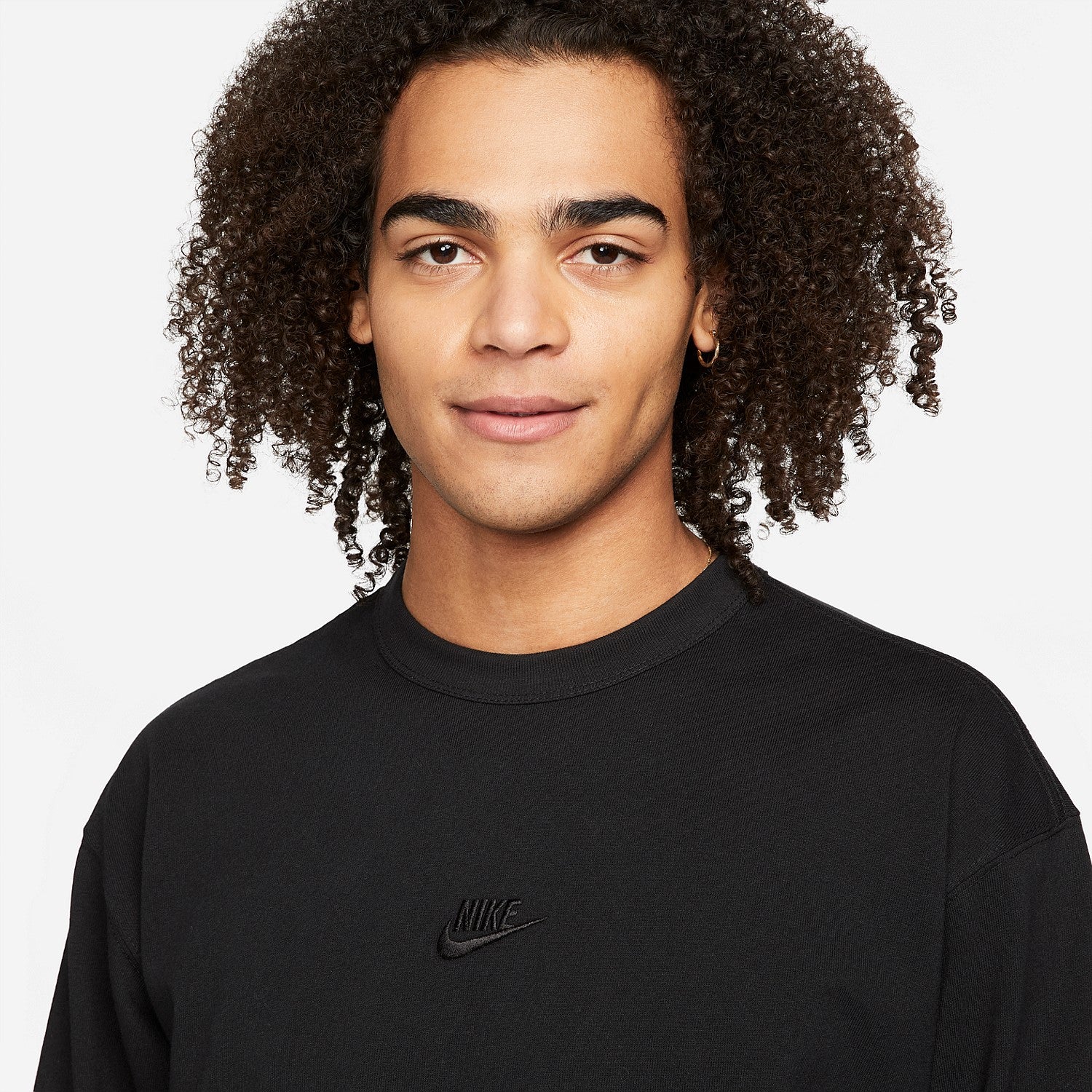 Sportswear Premium Essentials Long-Sleeve Tee