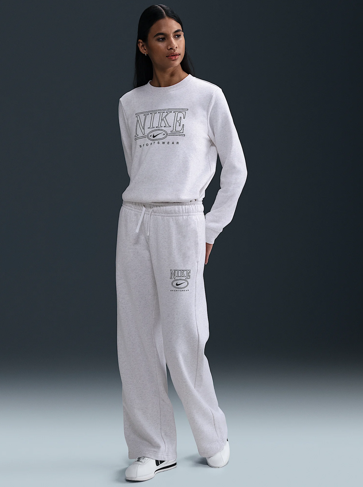 Sportswear Club Fleece Mid-Rise Wide-Leg Graphic Pants