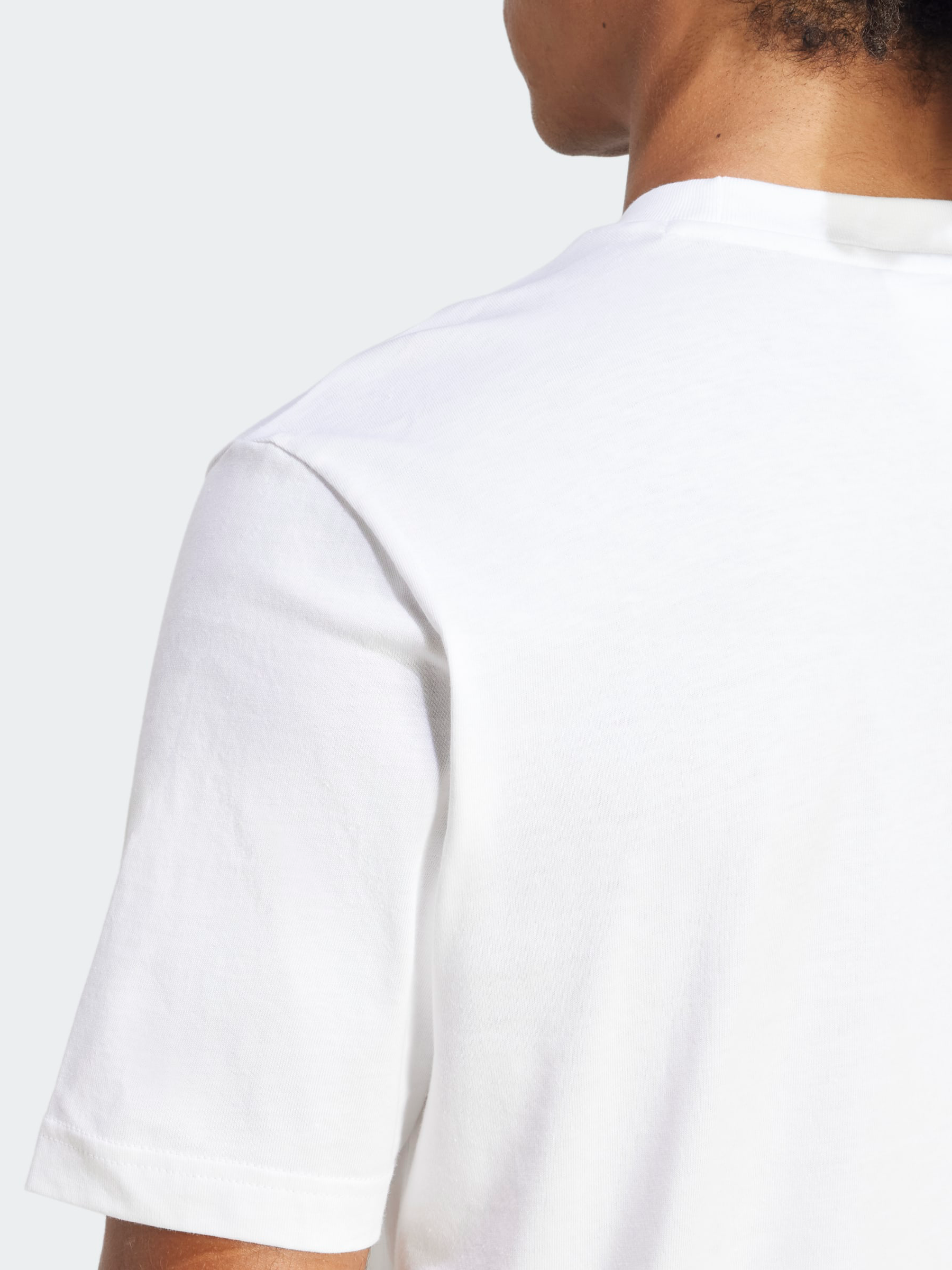 Essentials Small Logo Single Jersey T-Shirt