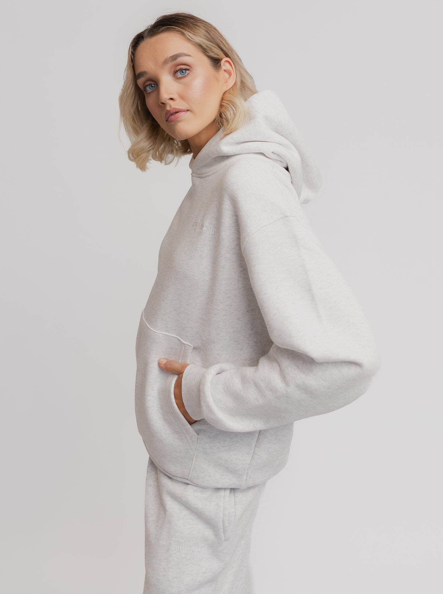 Heritage Hoodie In Snow Marle