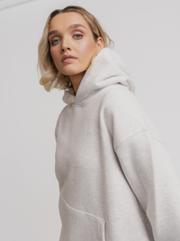 Heritage Hoodie In Snow Marle