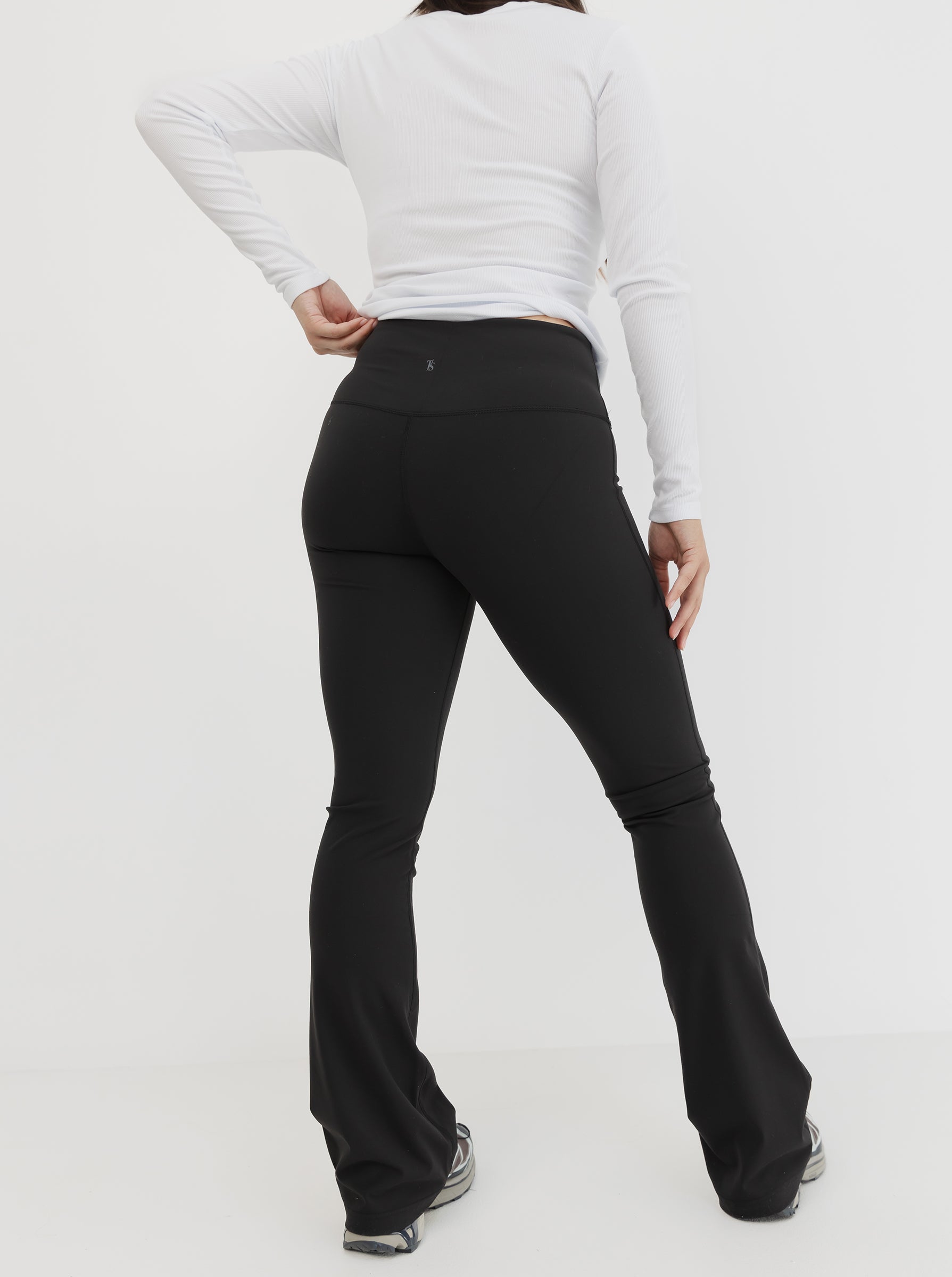 Mellow Flare Longline In Black