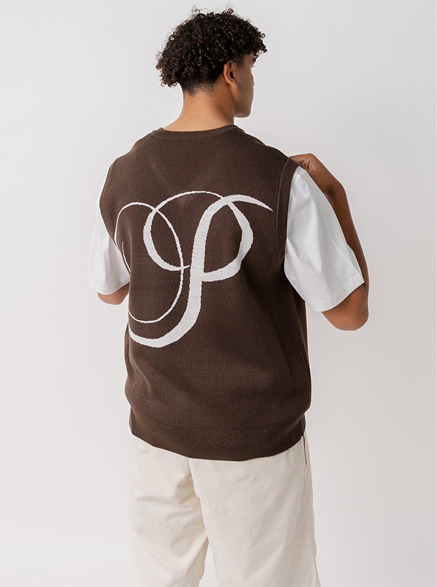 Serif Logo Knitted Vest in Brown