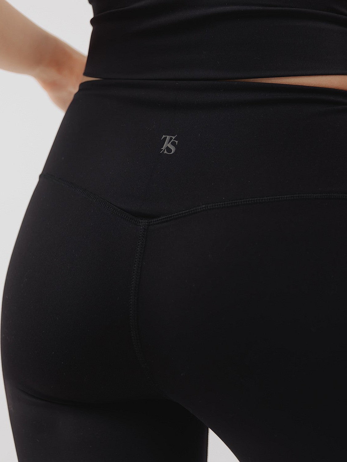 Flared Taylor Tight In Black