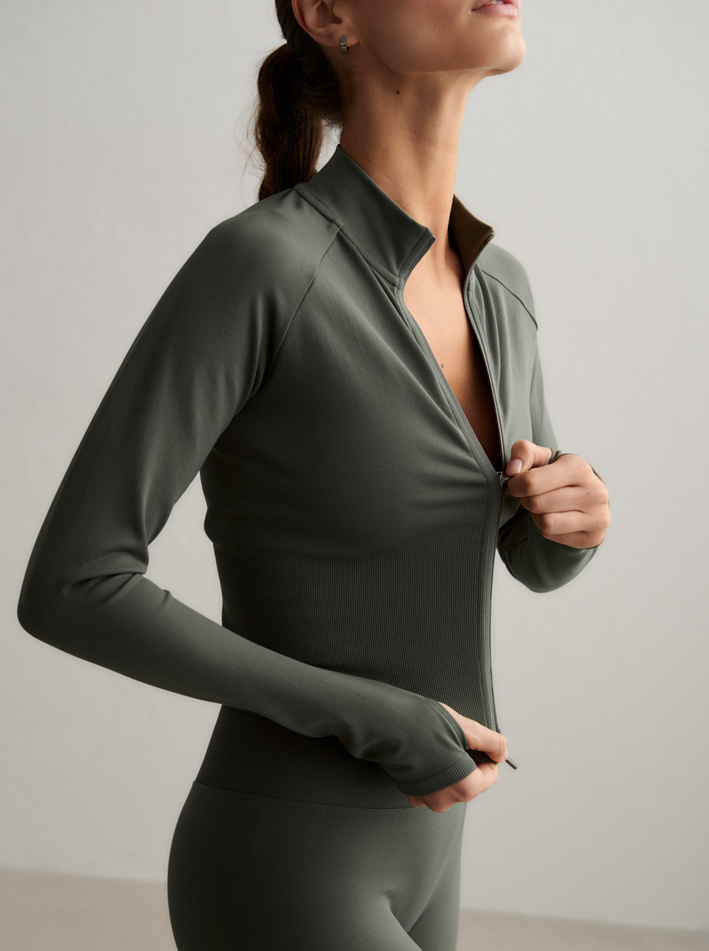 Shape Seamless Zip Jacket in Ivy