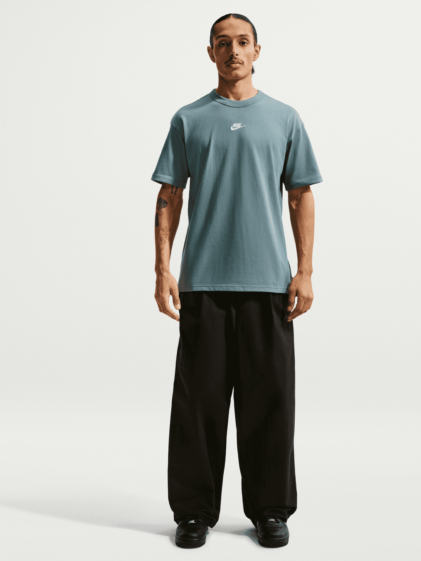 Sportswear Premium Essentials Tee