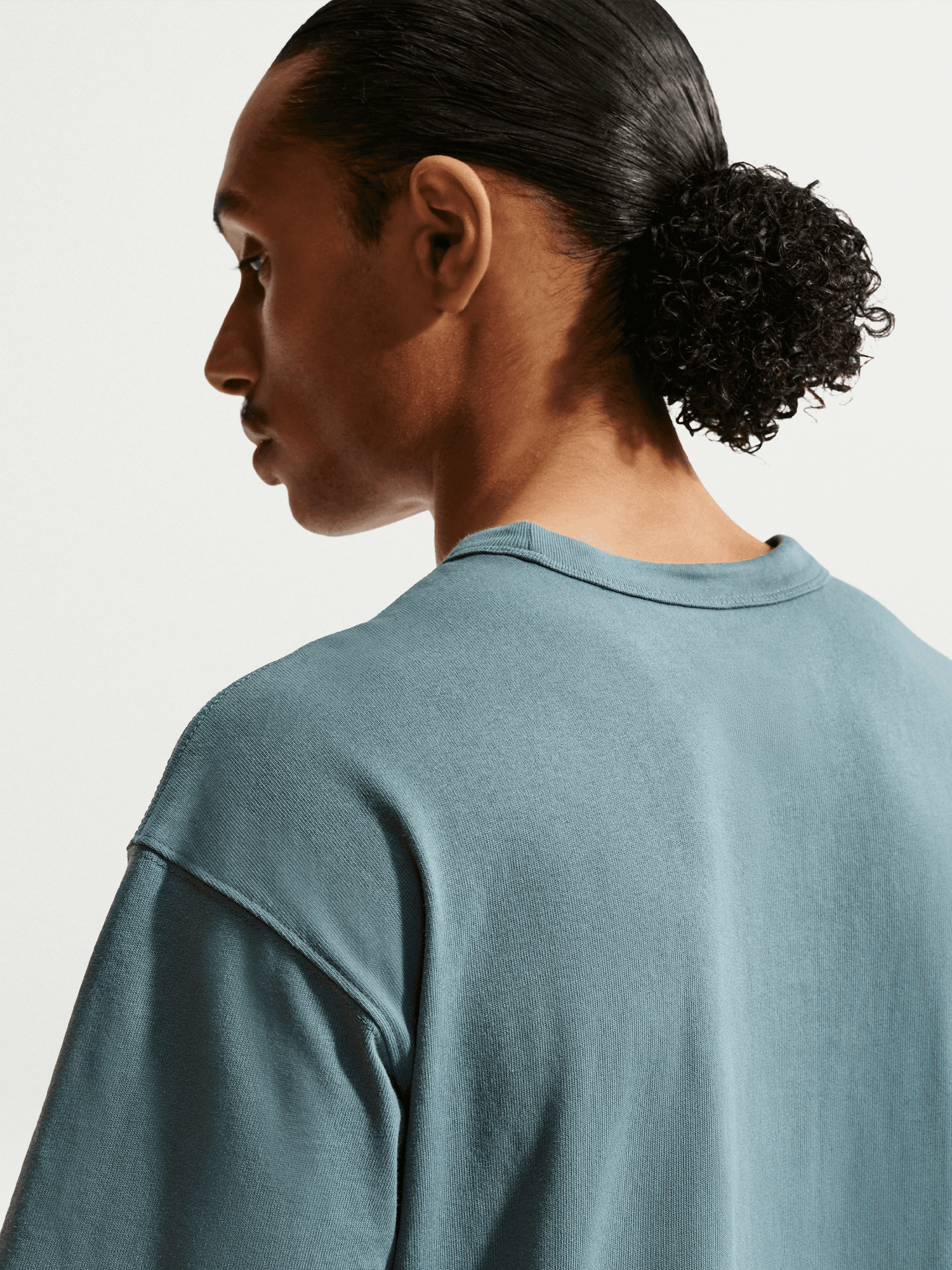 Sportswear Premium Essentials Tee