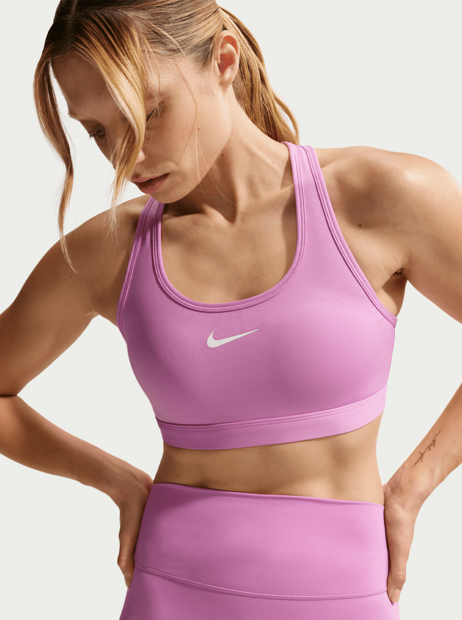 Swoosh Medium Support Sports Bra