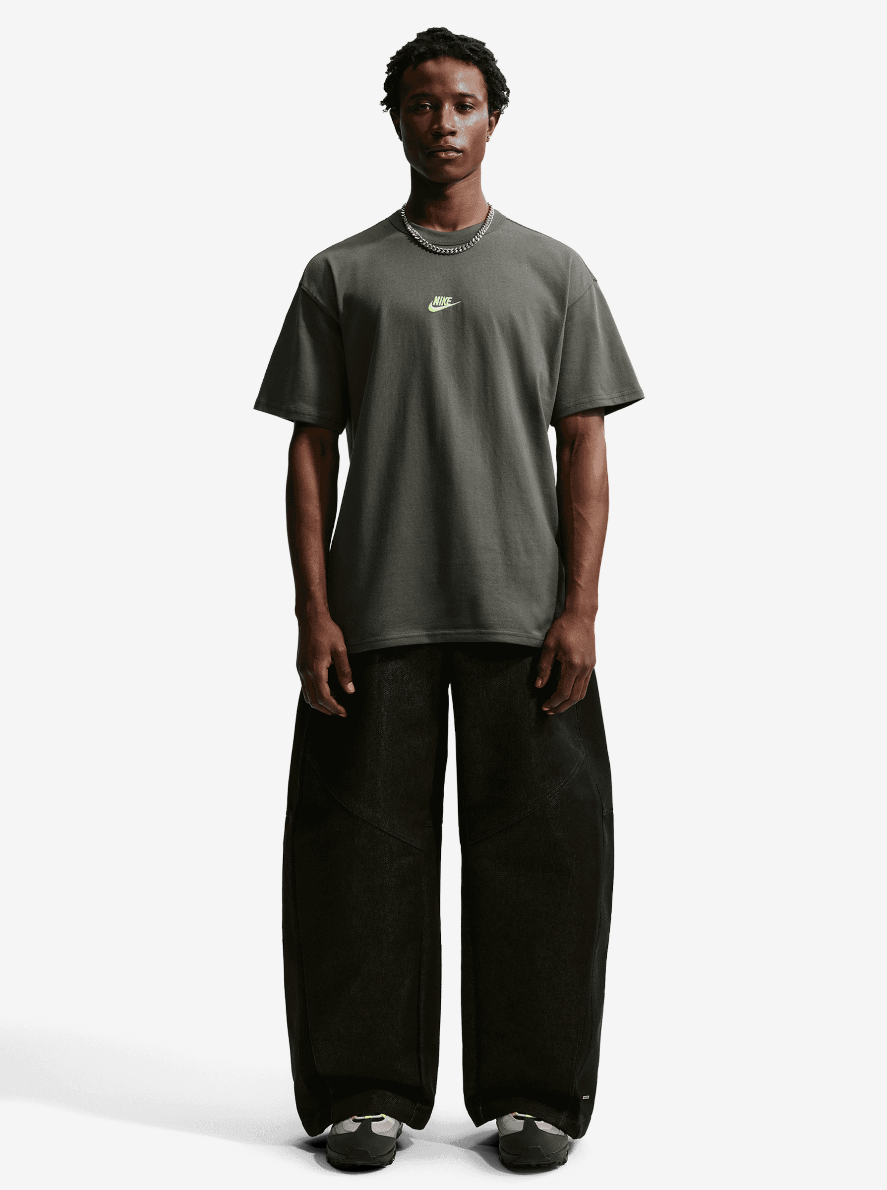 Sportswear Premium Essentials Tee