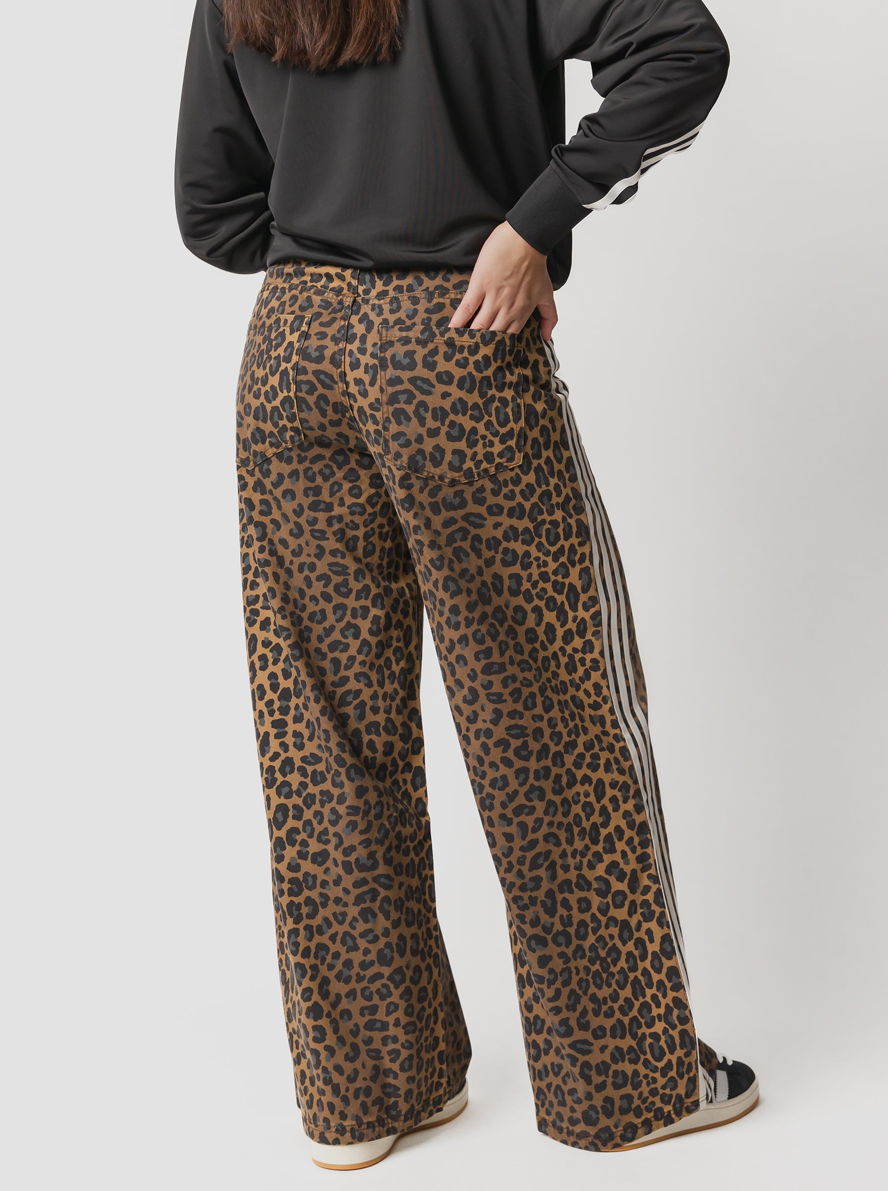 ★★Adairs★★ Denim loose pants leopard brown KA2680 Denim Loose Pants – Stirling Sports