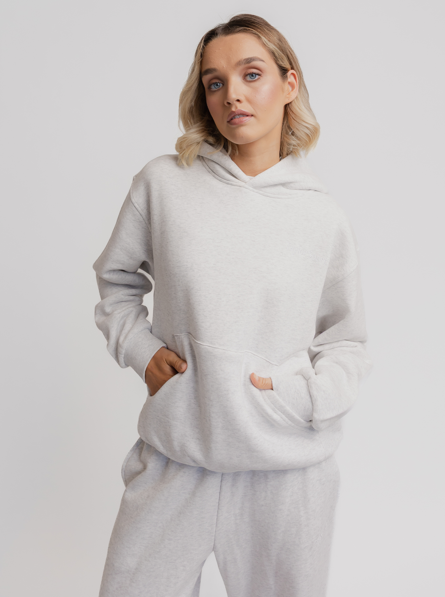 Heritage Hoodie In Snow Marle