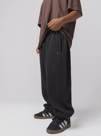 Straight Sweatpant in Court Black