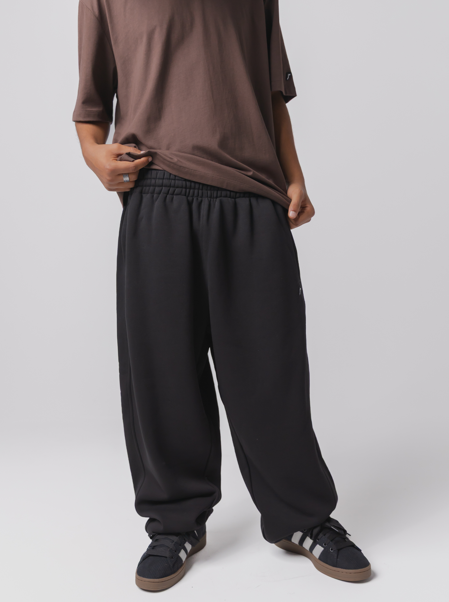 Straight Sweatpant in Court Black