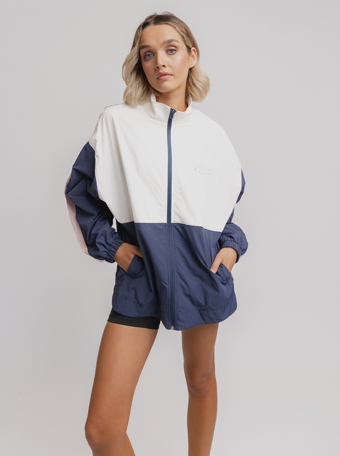 Retro Windbreaker in Midnight