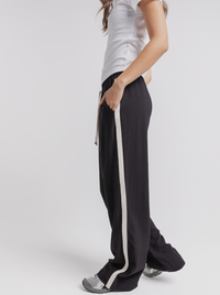 Weekender Pant in Black