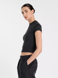 Define Fitted T-Shirt